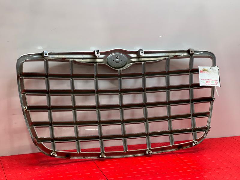 2006 Chrysler 300 Grille