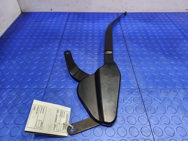 2013 Toyota Prius Wiper Arm