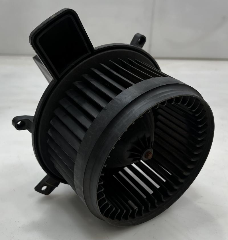 2013 Chrysler Town & Country Blower Motor