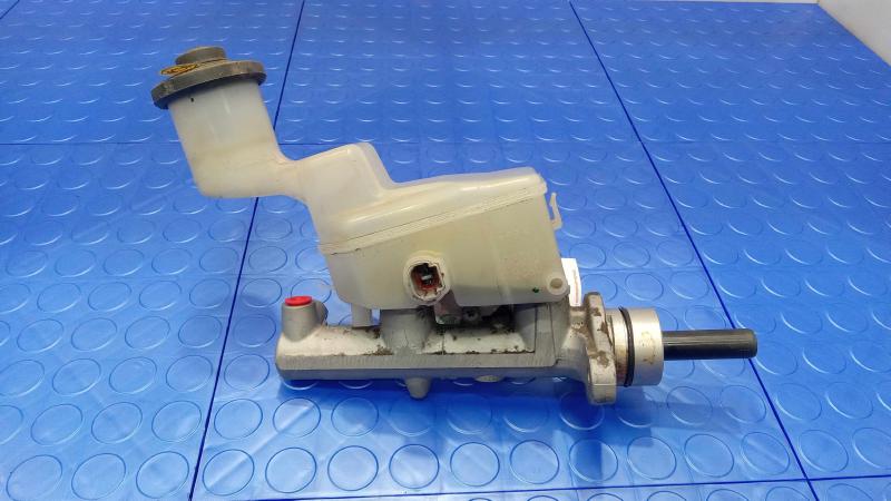 2004-2005 Toyota RAV4 Brake Master Cylinder Assembly Genuine OEM 4720142241