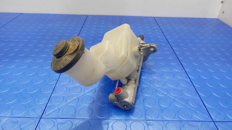 2004-2005 Toyota RAV4 Brake Master Cylinder Assembly Genuine OEM 4720142241