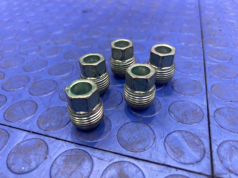 2018 Chevrolet Cruze Lug Nuts