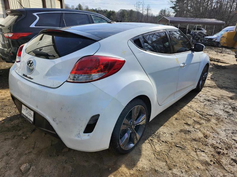 2012 Hyundai Veloster Center Pillar