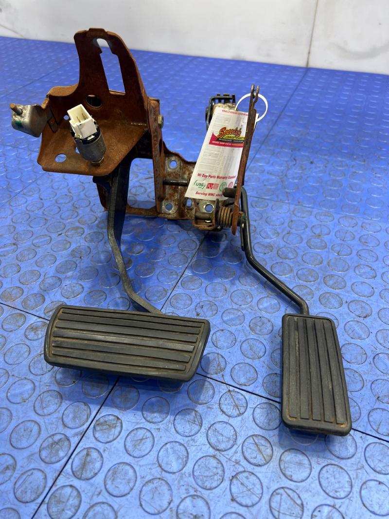 1986-1987 Honda Accord Accelerator Pedal / Brake Pedal Assembly Genuine OEM