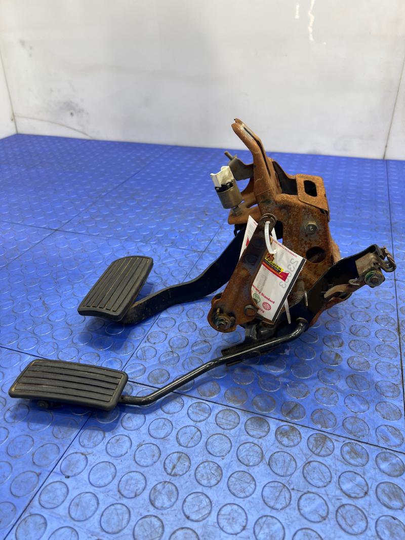 1986-1987 Honda Accord Accelerator Pedal / Brake Pedal Assembly Genuine OEM