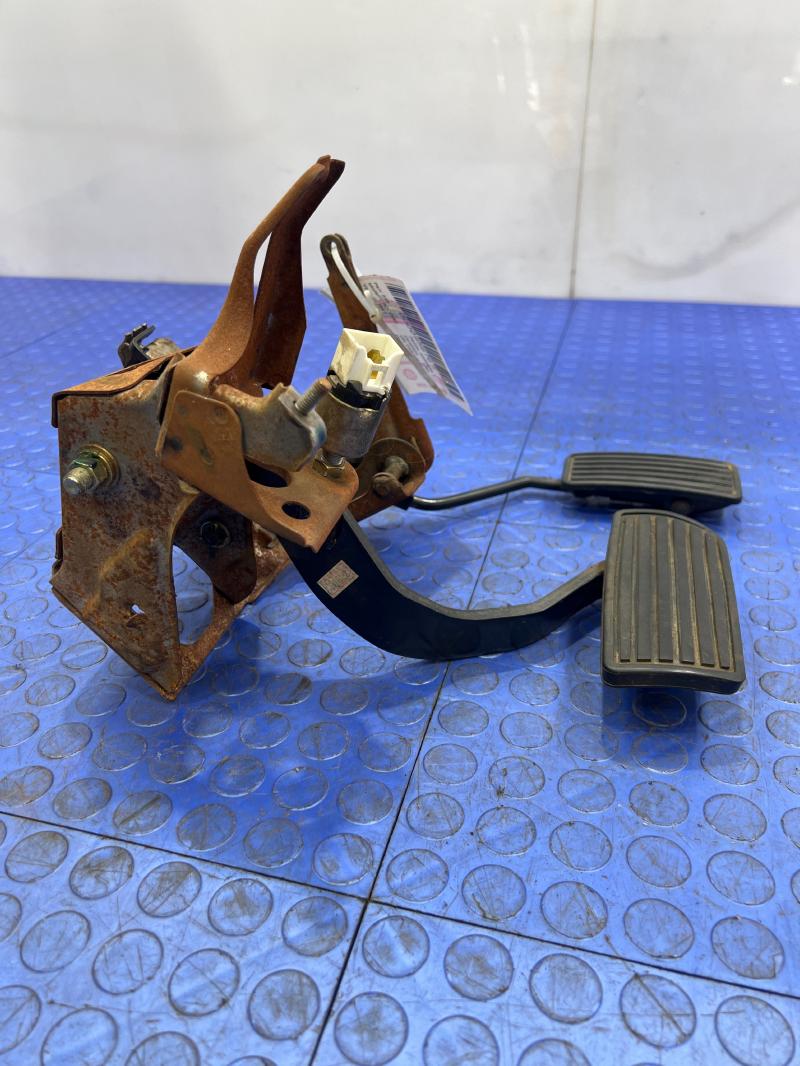 1986-1987 Honda Accord Accelerator Pedal / Brake Pedal Assembly Genuine OEM