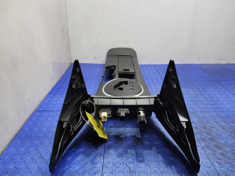 2008 Mazda Miata Front Console