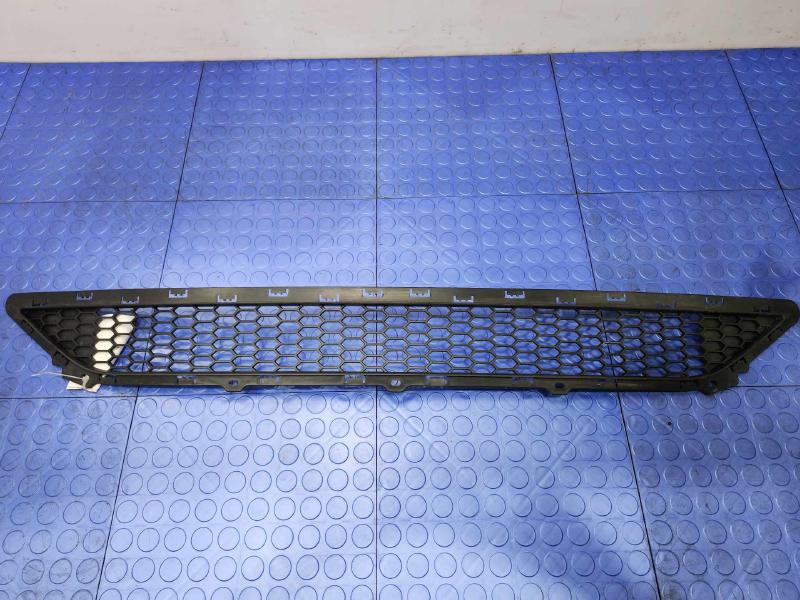2015-2018 Hyundai Tucson Lower Front Bumper Grille Genuine OEM 86561-D3000