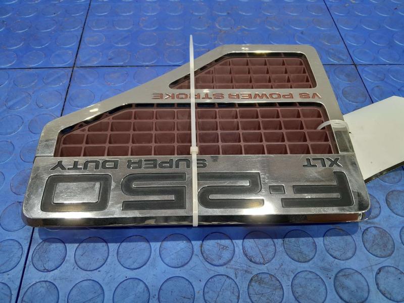 2008 Ford F-250 Super Duty Fender Moulding