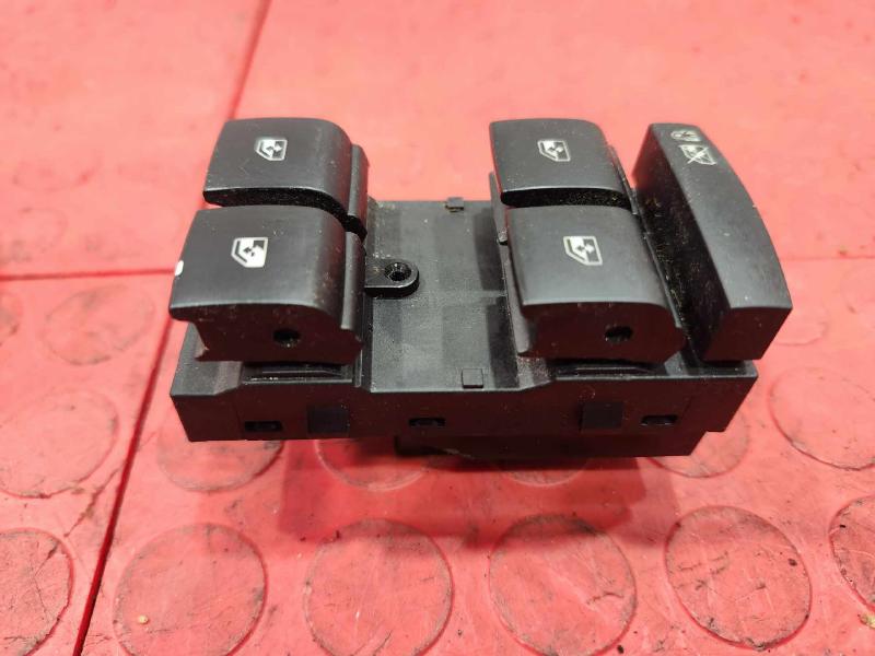 2013 Chevrolet Malibu Door Switch Front