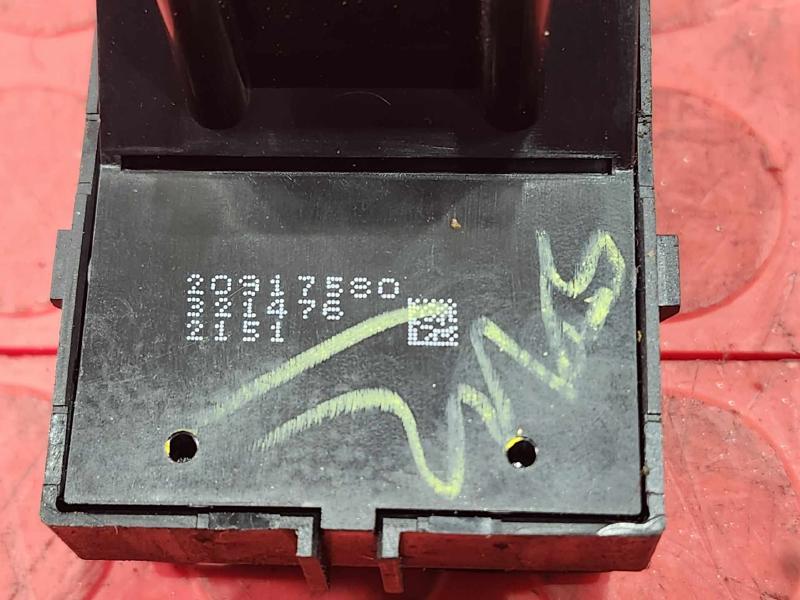 2013 Chevrolet Malibu Door Switch Front