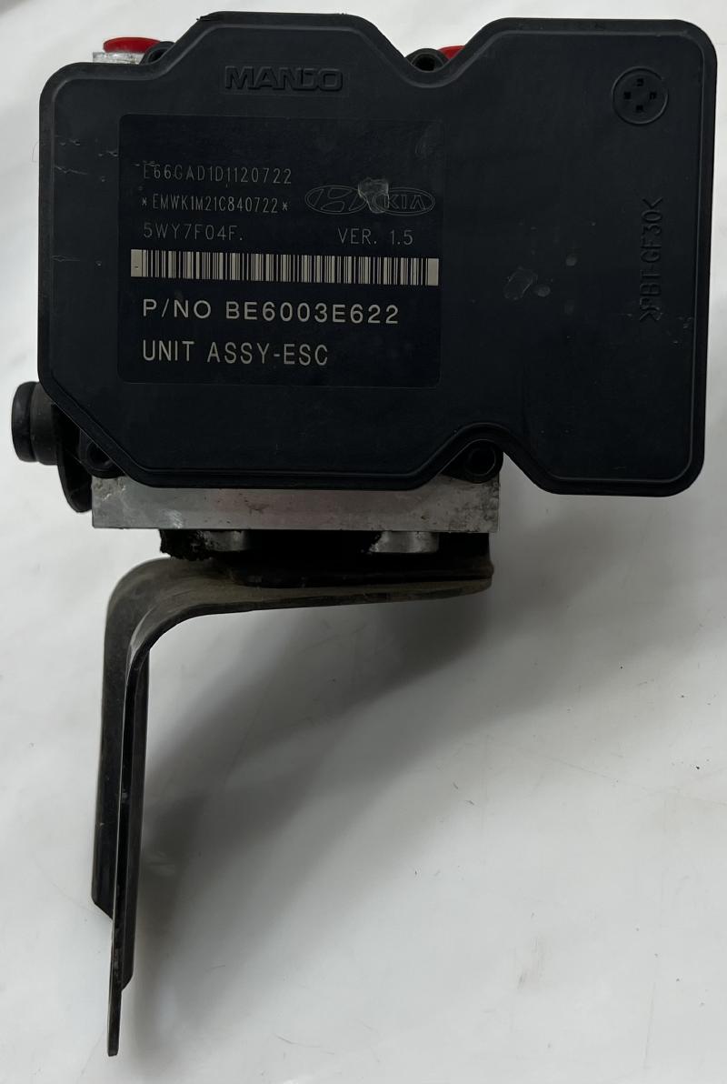 2011 - 2013 Kia Sorento ABS Anti Lock Brake Pump Modulator Assembly OEM 589101U860