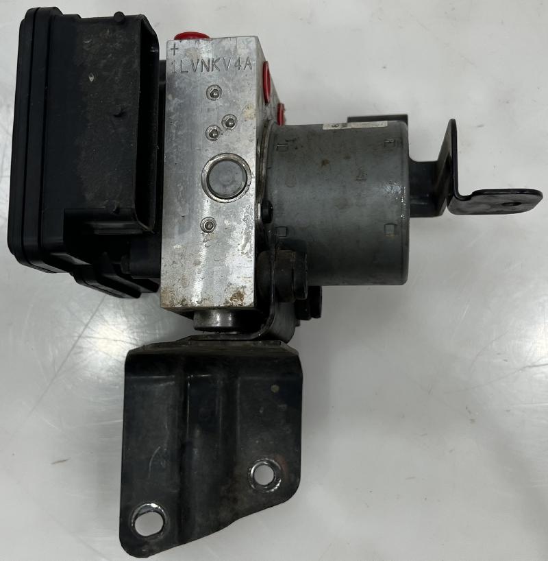 2011 - 2013 Kia Sorento ABS Anti Lock Brake Pump Modulator Assembly OEM 589101U860