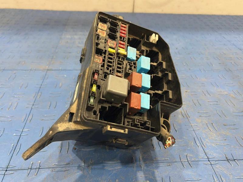 2007 Toyota RAV4 Engine Fuse Box
