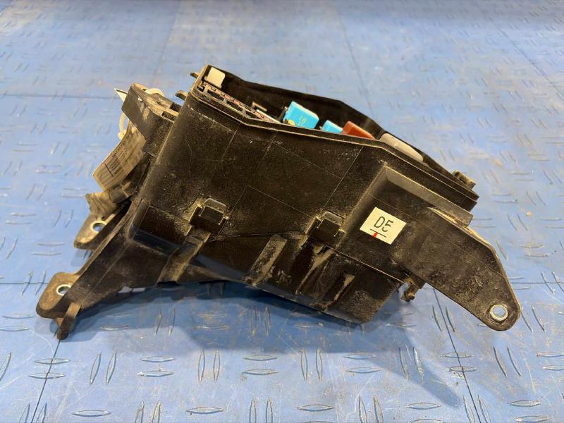 2007 Toyota RAV4 Engine Fuse Box