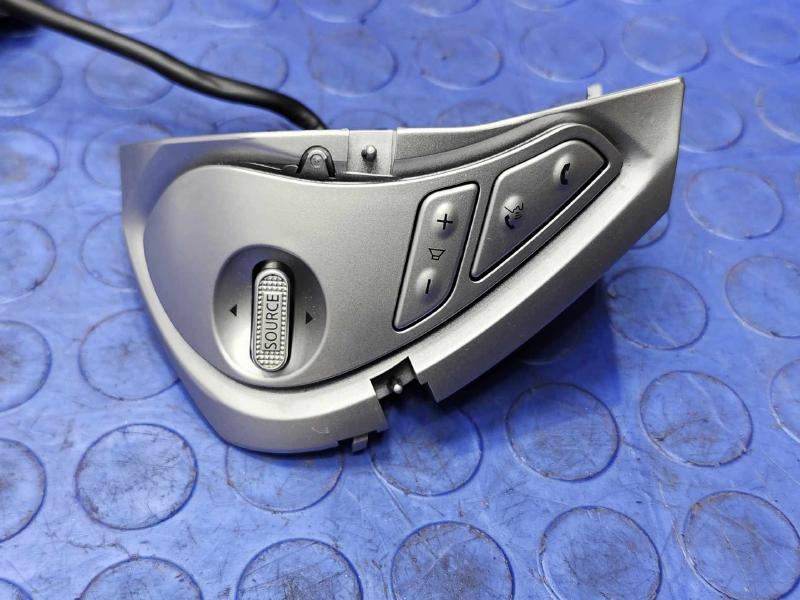 2015 Nissan Leaf Steering Wheel Cruise Control / Bluetooth Switch OEM 255503NF0A