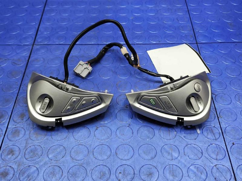2015 Nissan Leaf Steering Wheel Cruise Control / Bluetooth Switch OEM 255503NF0A