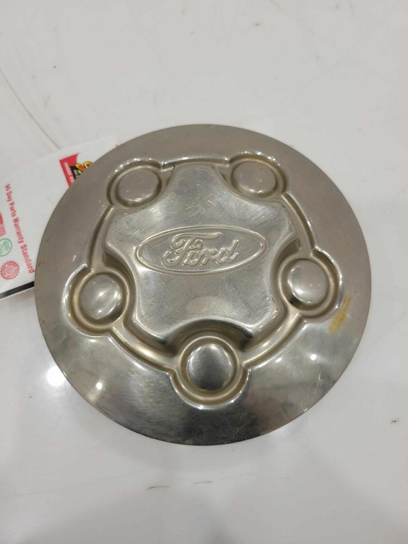 2005 Ford Crown Victoria Center Cap