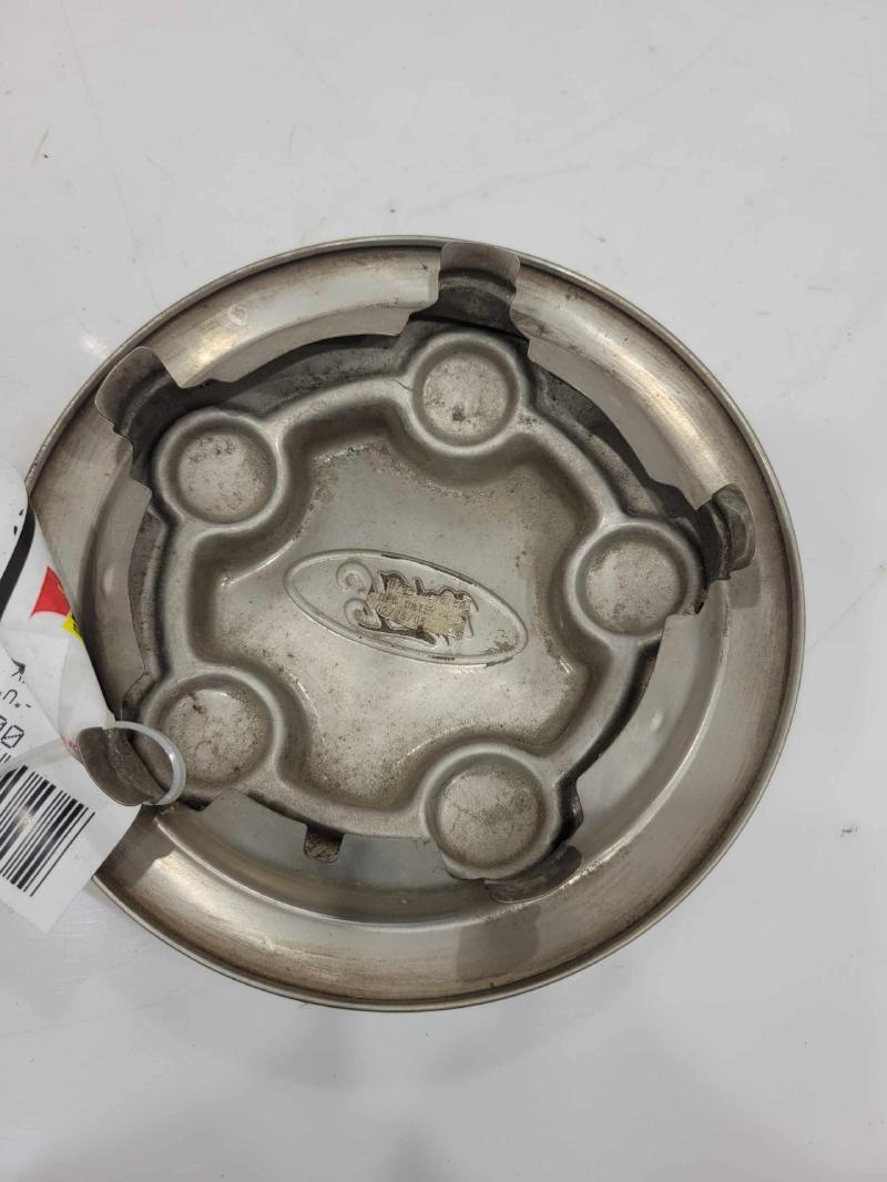 2005 Ford Crown Victoria Center Cap
