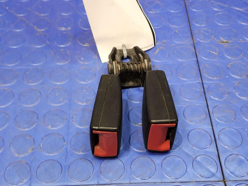 2015 Volkswagen Beetle Rear Seat Belt