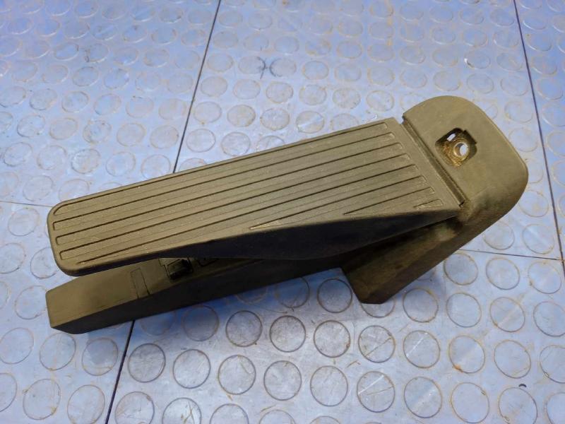 2016-2019 Volvo XC90 Accelerator Pedal Assembly with Sensor OEM 31445944