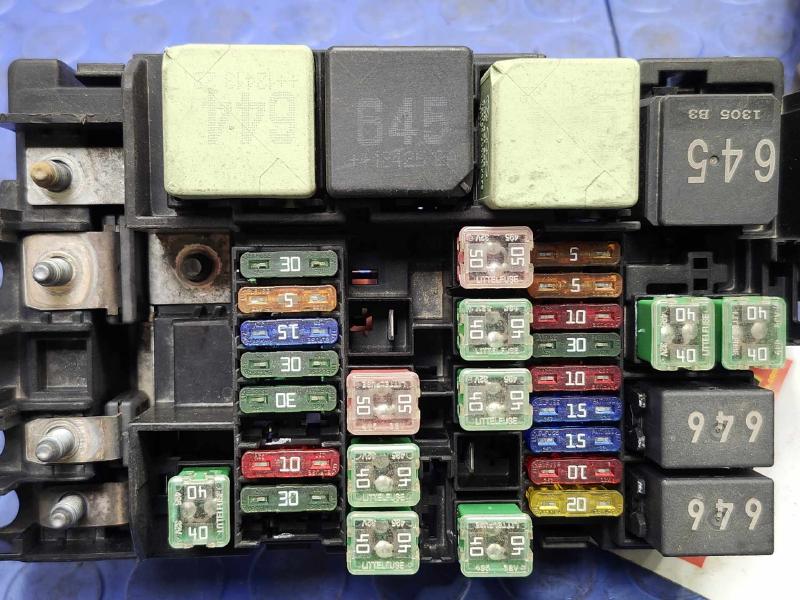 2013 Volkswagen Jetta Engine Fuse Box