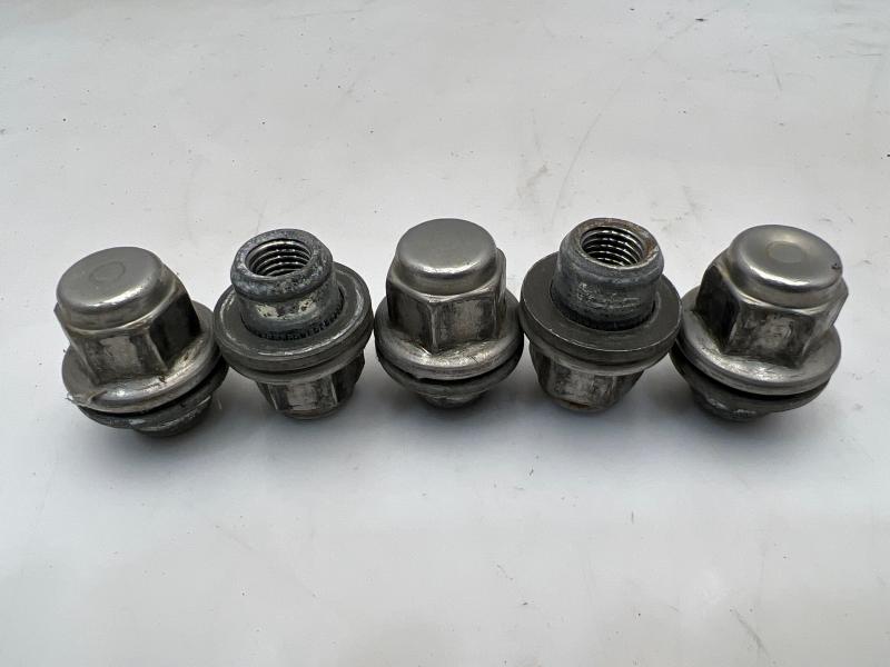2013 Toyota Camry Lug Nuts