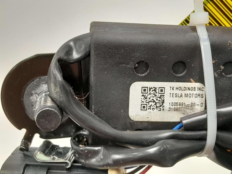 2013 Tesla Model S Front Seat Belt