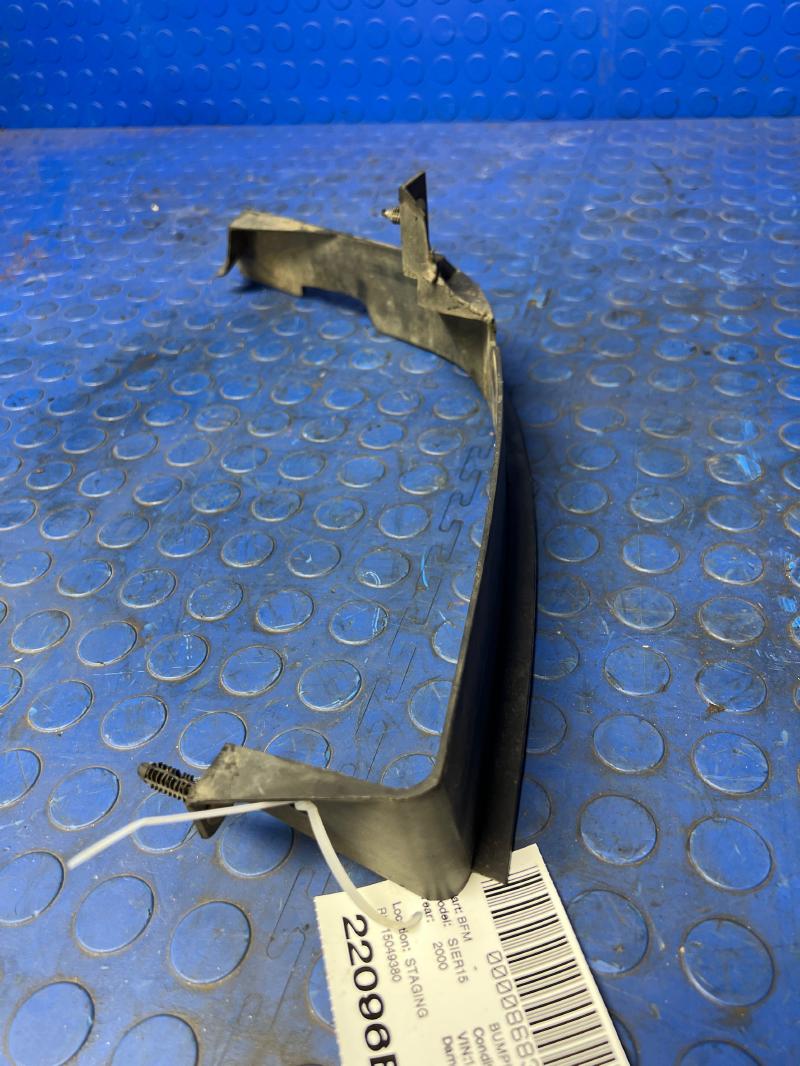 1999 - 02 GMC Sierra 1500 Front Bumper Filler RH Passsenger Side OEM 15049380