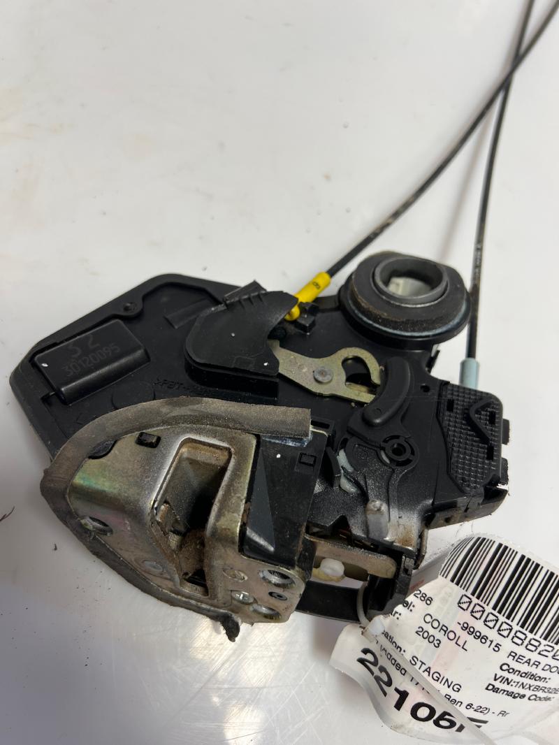 2003 Toyota Corolla Rear Door Latch
