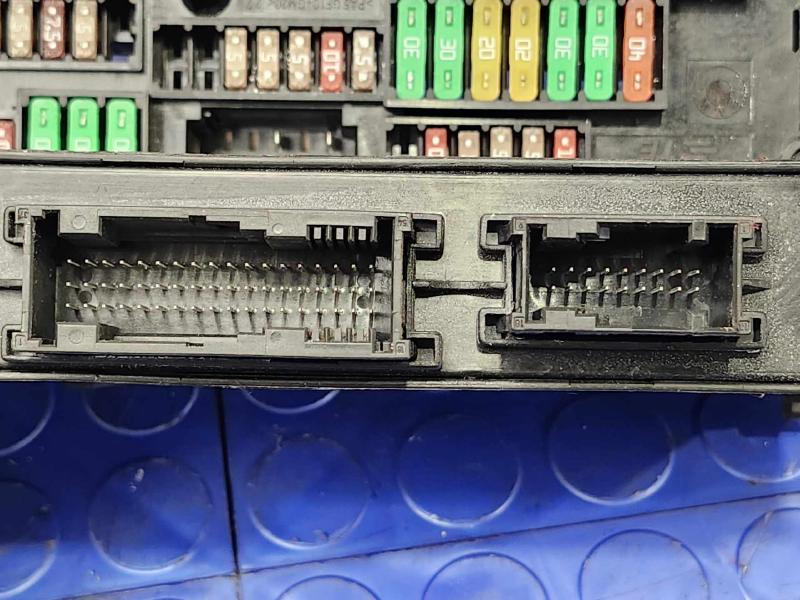 2011 BMW 535i Cabin Fuse Box