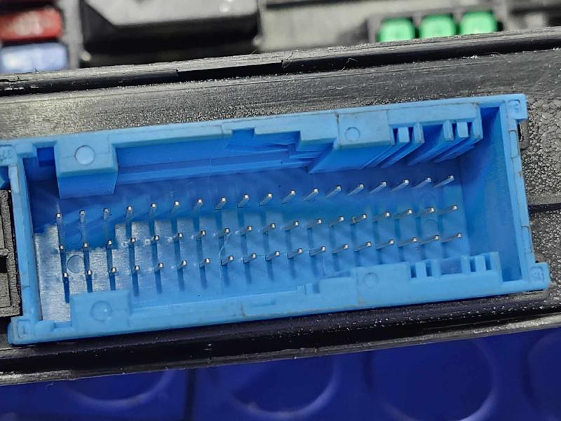 2011 BMW 535i Cabin Fuse Box
