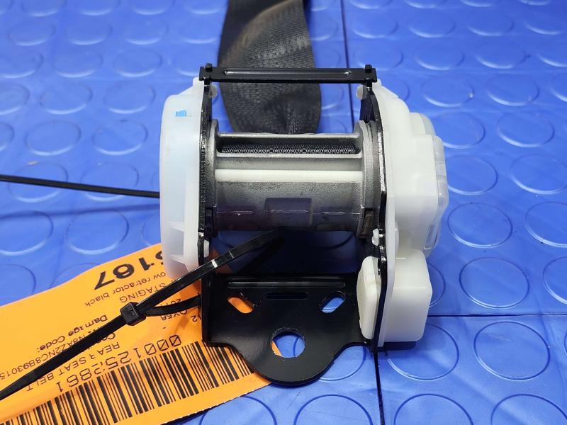 2011 Infiniti QX56 Rear Seat Belt