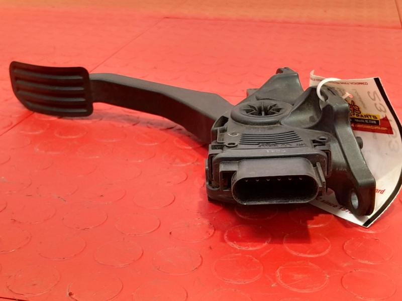 2010-2017 Volvo XC60 Accelerator Pedal Assembly Genuine OEM Part 31329062
