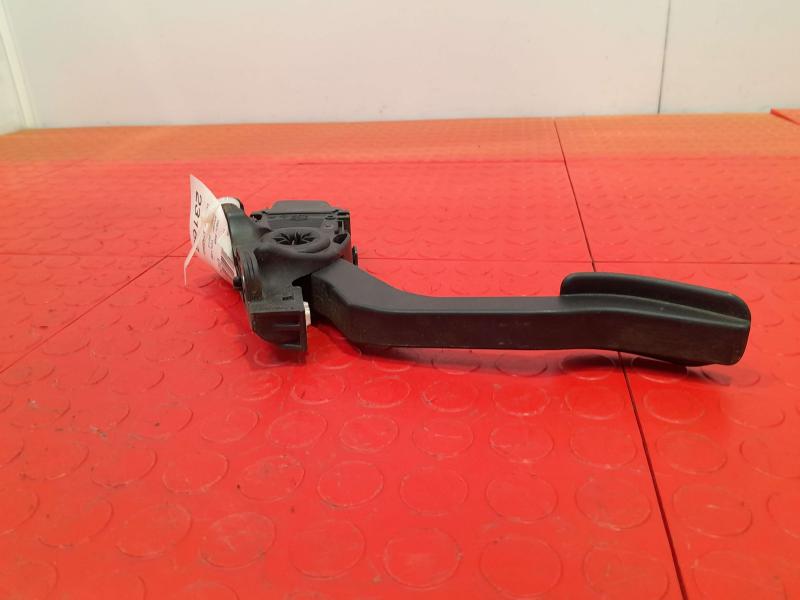 2010-2017 Volvo XC60 Accelerator Pedal Assembly Genuine OEM Part 31329062
