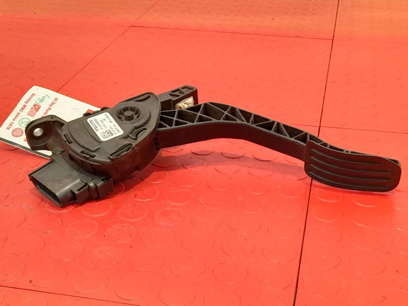 2010-2017 Volvo XC60 Accelerator Pedal Assembly Genuine OEM Part 31329062