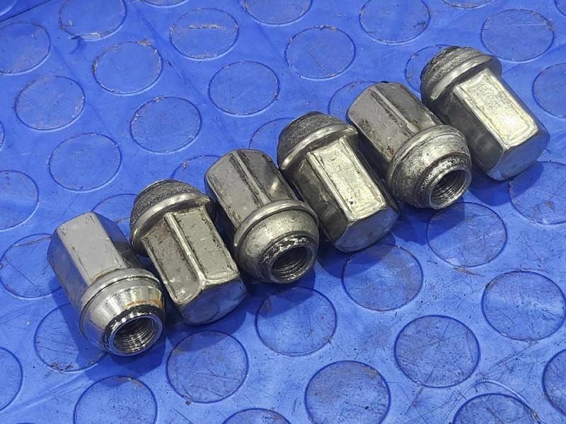 2019 Chevrolet Tahoe Lug Nuts