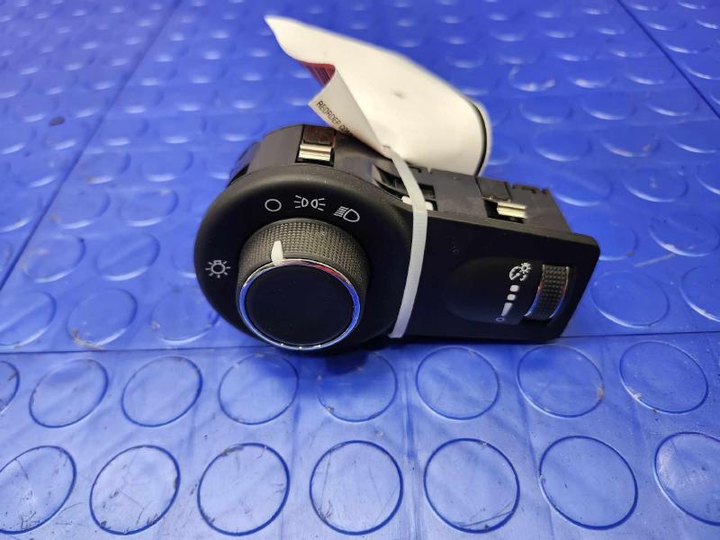 2021 Chrysler Voyager Headlight Switch (Dash Mtd)