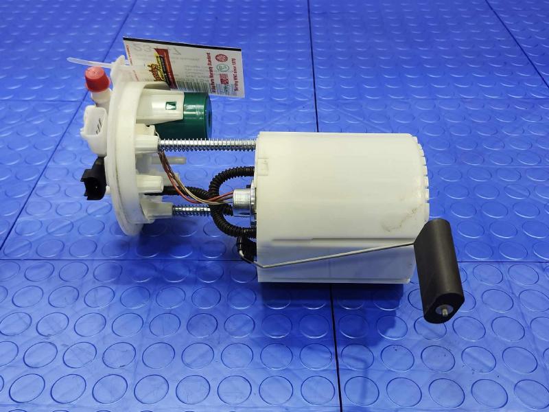 2010-2014 Buick Lacrosse FWD Fuel Pump Assembly Genuine OEM 13261982