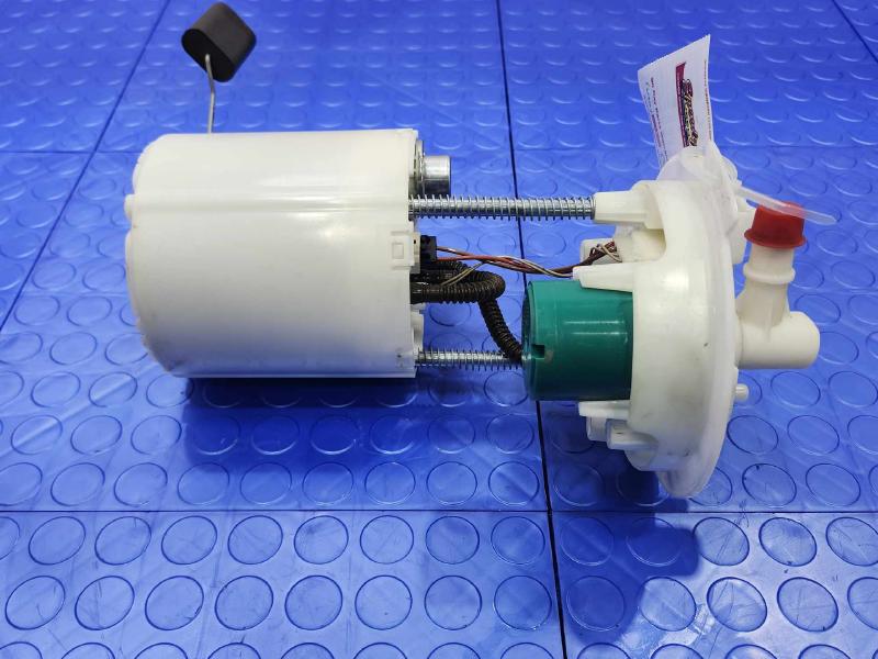 2010-2014 Buick Lacrosse FWD Fuel Pump Assembly Genuine OEM 13261982