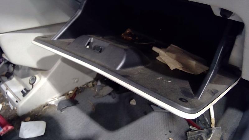 2009 Volkswagen Routan Glove Box