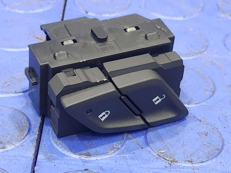2017 Chevrolet Malibu Door Switch Front