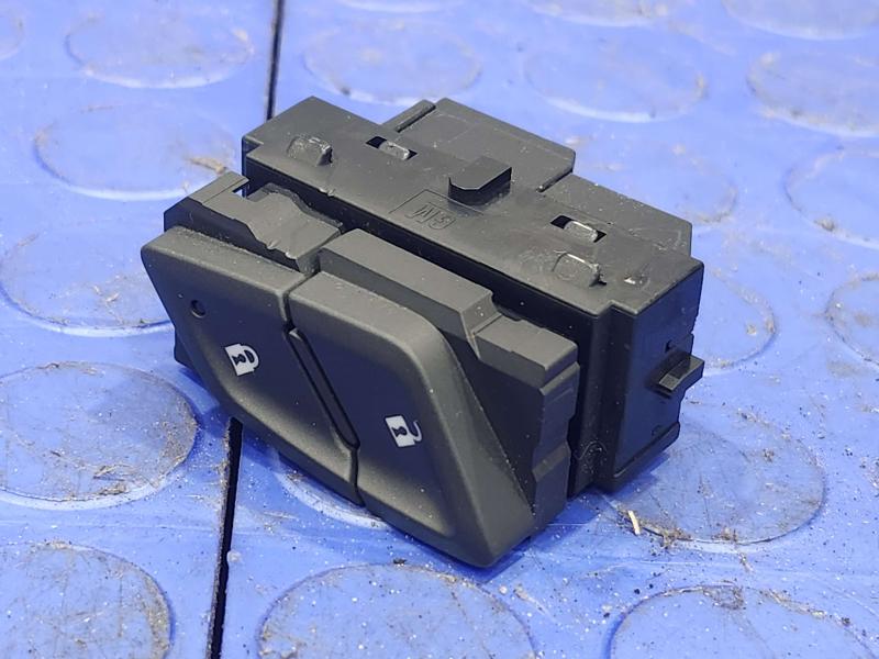 2017 Chevrolet Malibu Door Switch Front