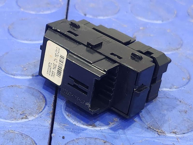 2017 Chevrolet Malibu Door Switch Front