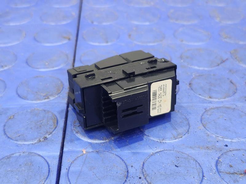 2017 Chevrolet Malibu Door Switch Front