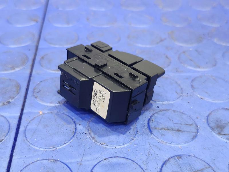 2017 Chevrolet Malibu Door Switch Front