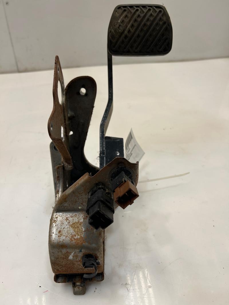 2011 - 2017 Nissan Juke Brake Pedal Assembly w/ Bracket OEM 46501-1KA0B