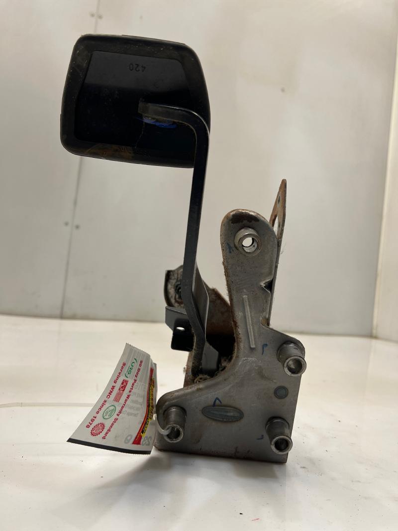 2011 - 2017 Nissan Juke Brake Pedal Assembly w/ Bracket OEM 46501-1KA0B