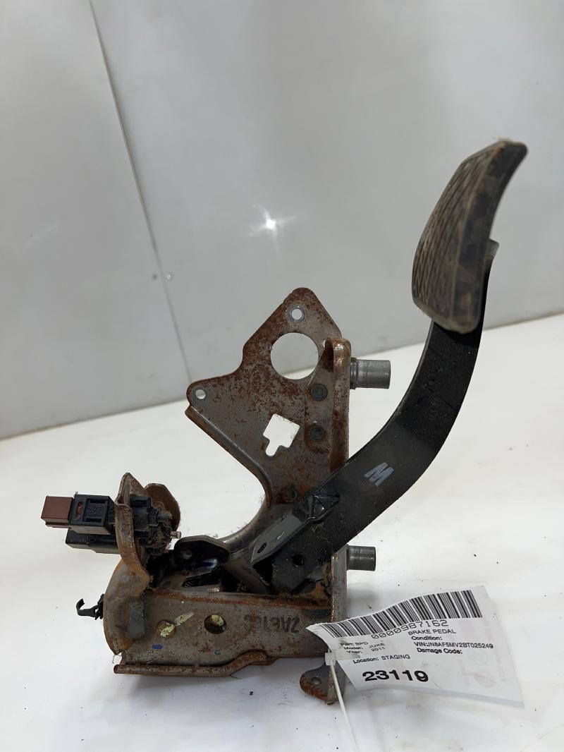 2011 - 2017 Nissan Juke Brake Pedal Assembly w/ Bracket OEM 46501-1KA0B