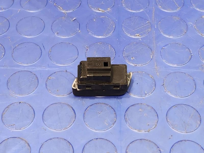 2015 Volkswagen Beetle Door Switch Front